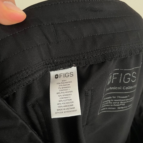 Figs Rafaela Oversized Top & Zamora Jogger Scrub Set - Picture 14 of 14